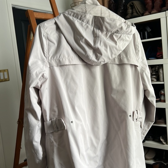 Light but warm coat - Picture 3 of 3